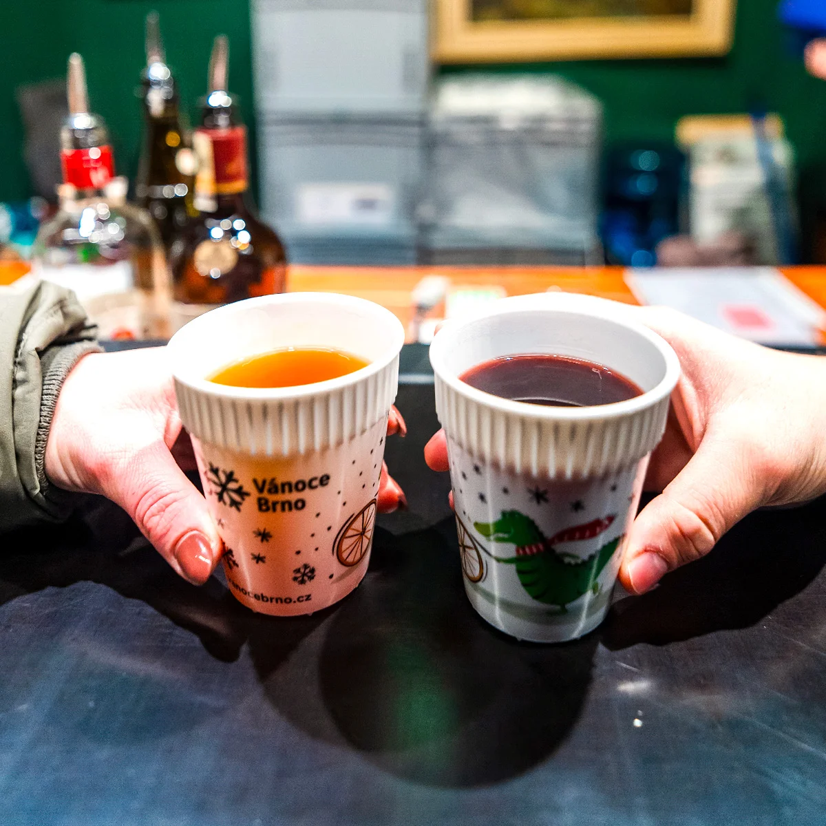 Dědečkův svařák přímo na námětí Svobody - Obrázek 2