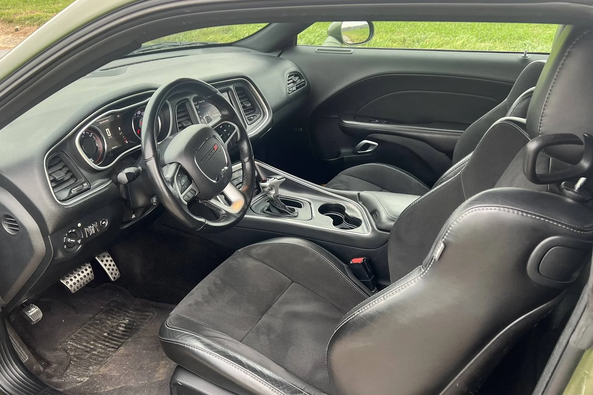 Dodge Challenger 6.4 V8 SRT na 12 či 24 hodin - Obrázek 8