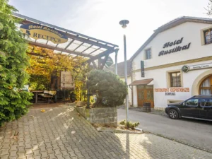 Pobyt v Hustopečích: vinný ráj s cimbálem a chutěmi Moravy