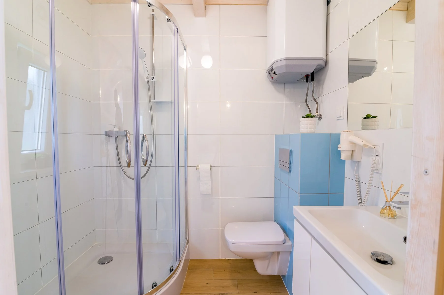 S dětmi na Balt: barevné domky u pláže a hřiště - Obrázek 11