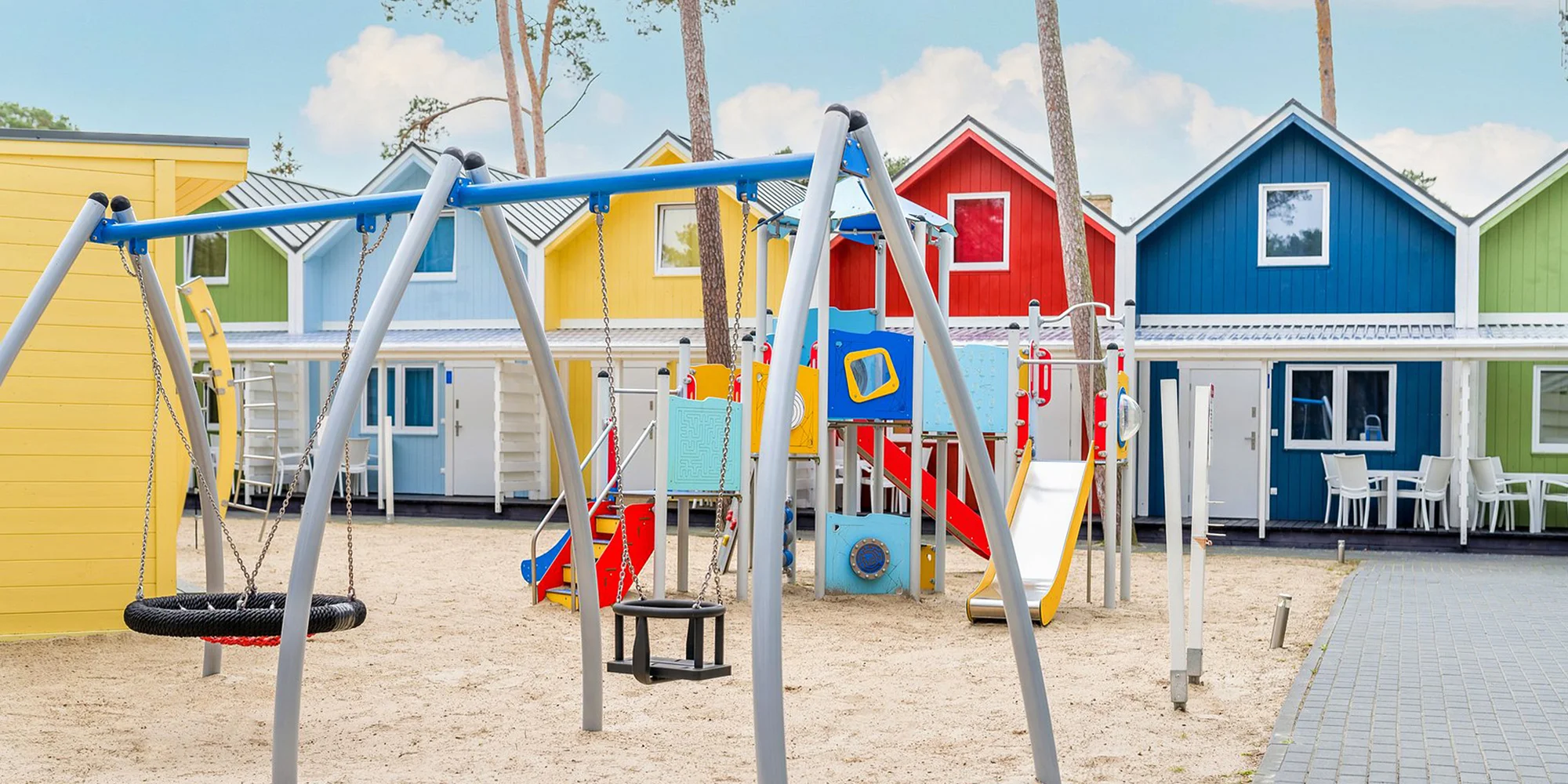 S dětmi na Balt: barevné domky u pláže a hřiště - Obrázek 4