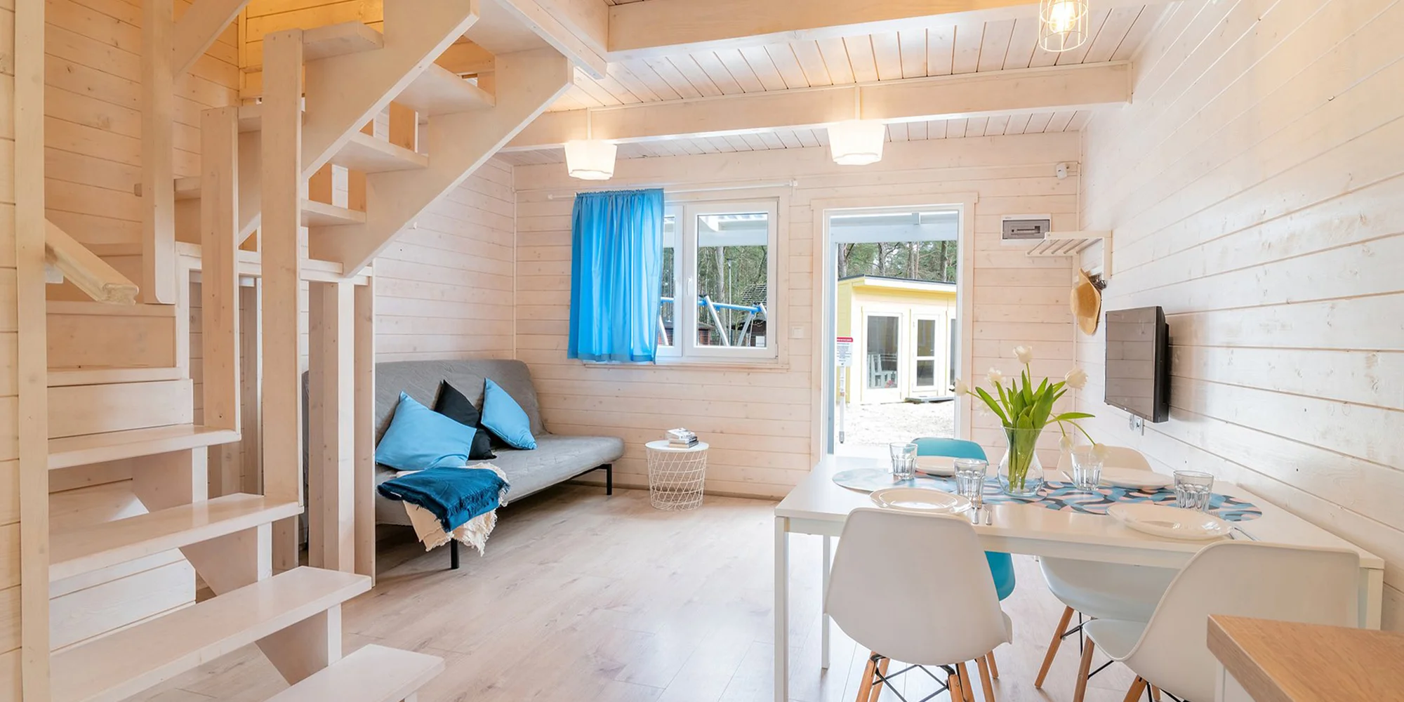 S dětmi na Balt: barevné domky u pláže a hřiště - Obrázek 3