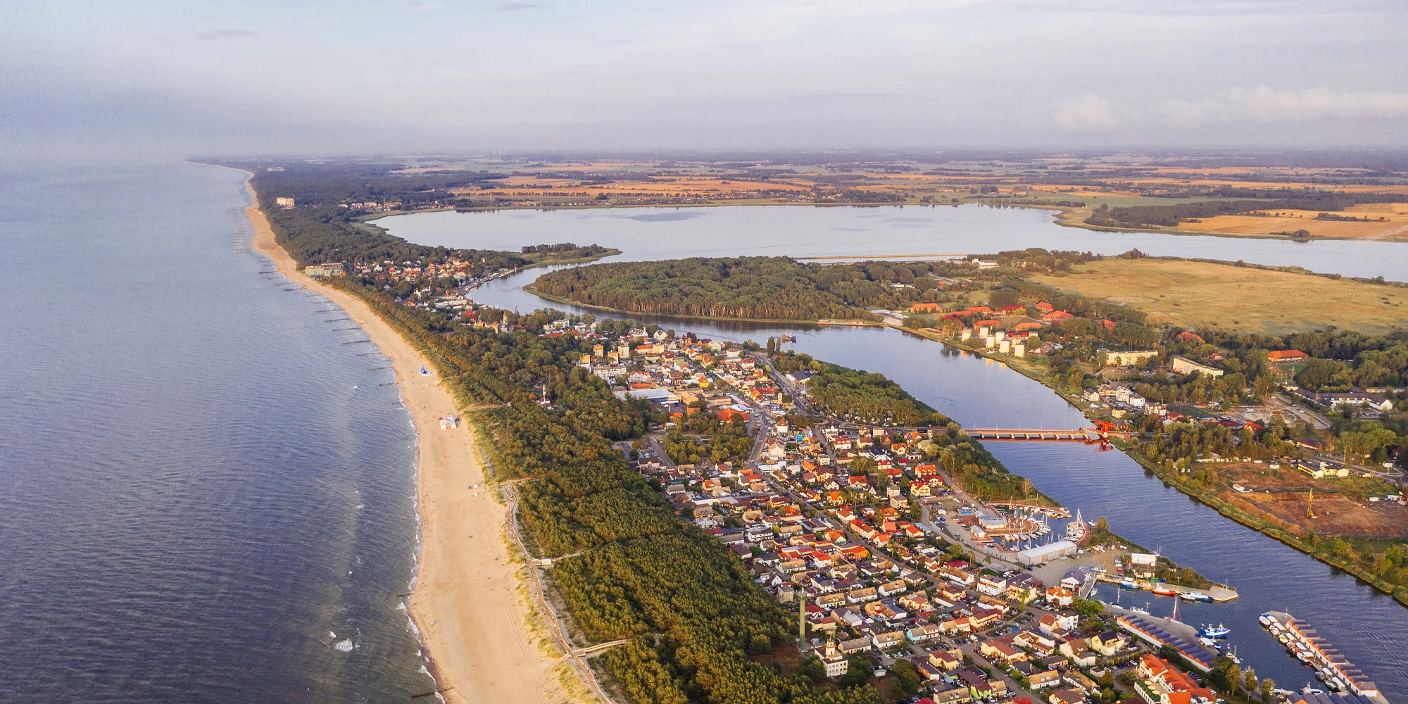 S dětmi na Balt: barevné domky u pláže a hřiště - Obrázek 5