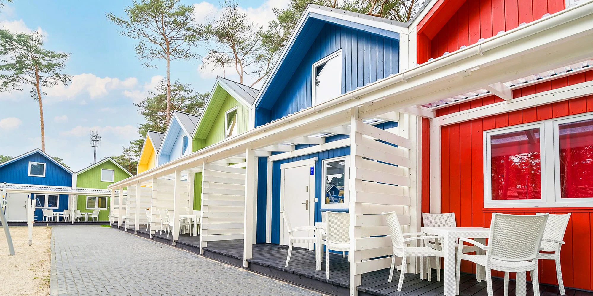 S dětmi na Balt: barevné domky u pláže a hřiště