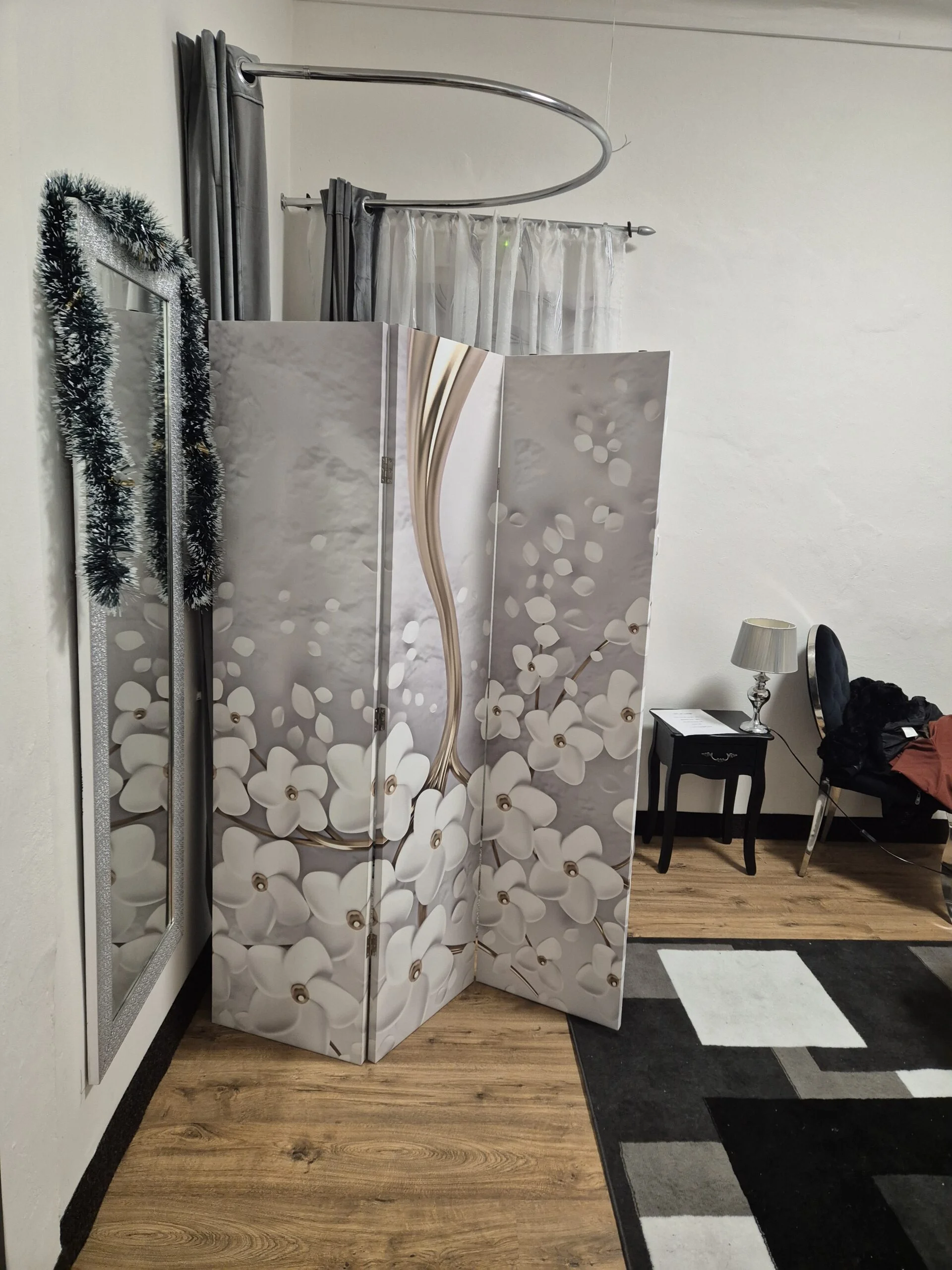 Proměna v andělskou ženu: líčení, styling a focení - Obrázek 7