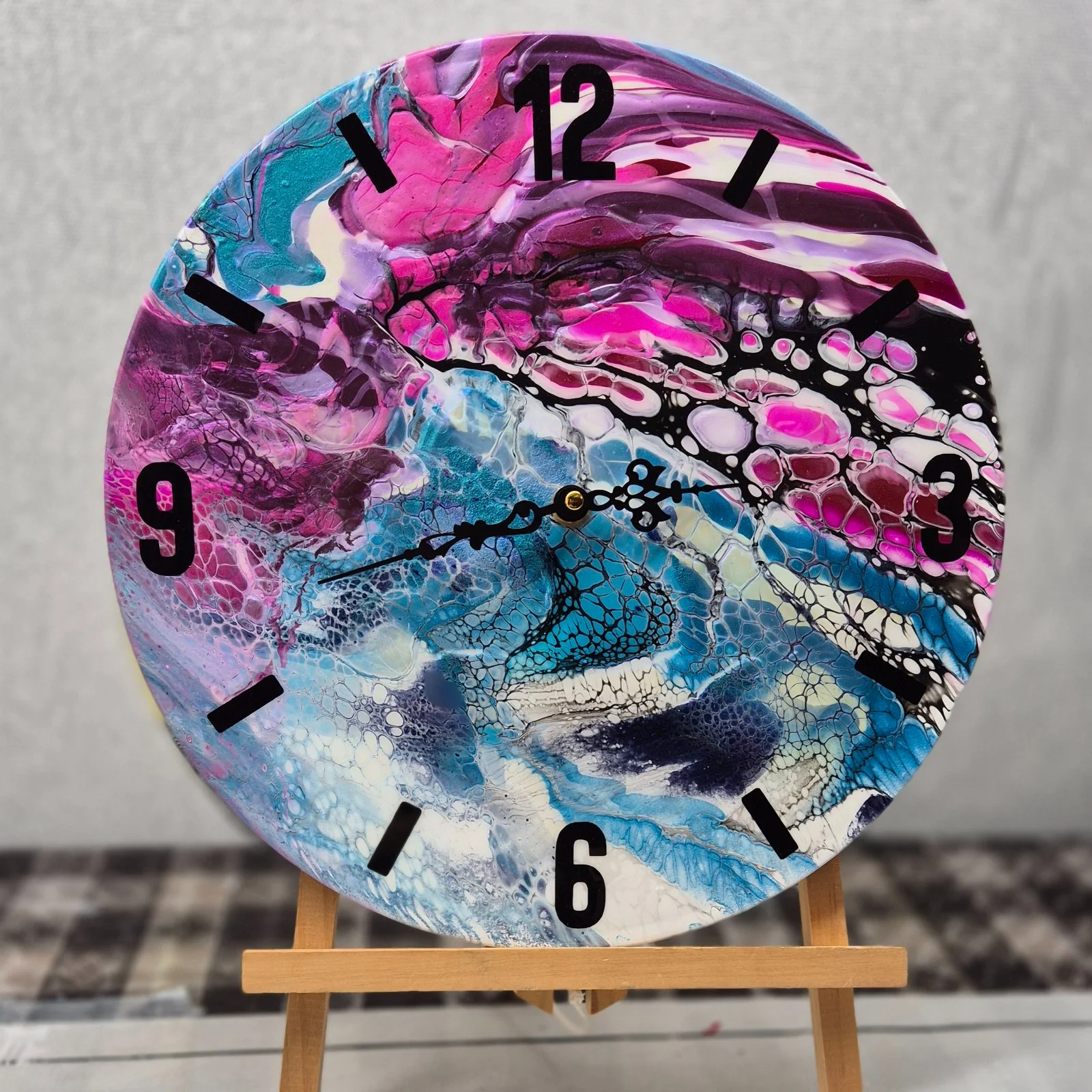 Zážitkové malování metodou fluid art: podtácky, hodiny i obrazy - Obrázek 5