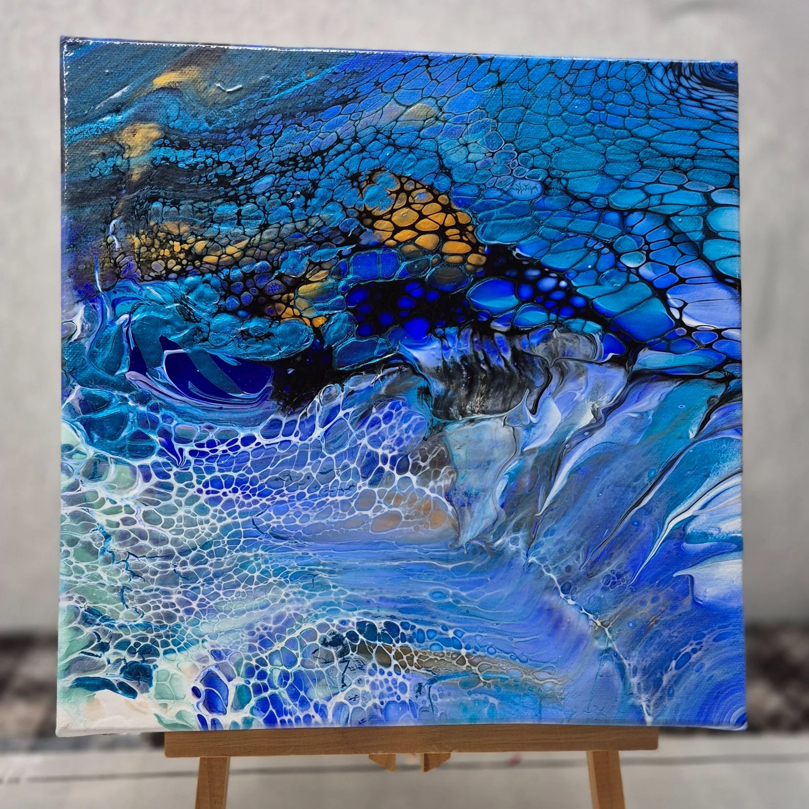 Zážitkové malování metodou fluid art: podtácky, hodiny i obrazy - Obrázek 7