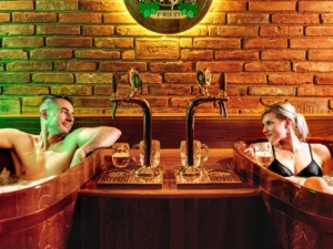 Pivní lázeň s popíjením piva, prohlídka muzea i kosmetika