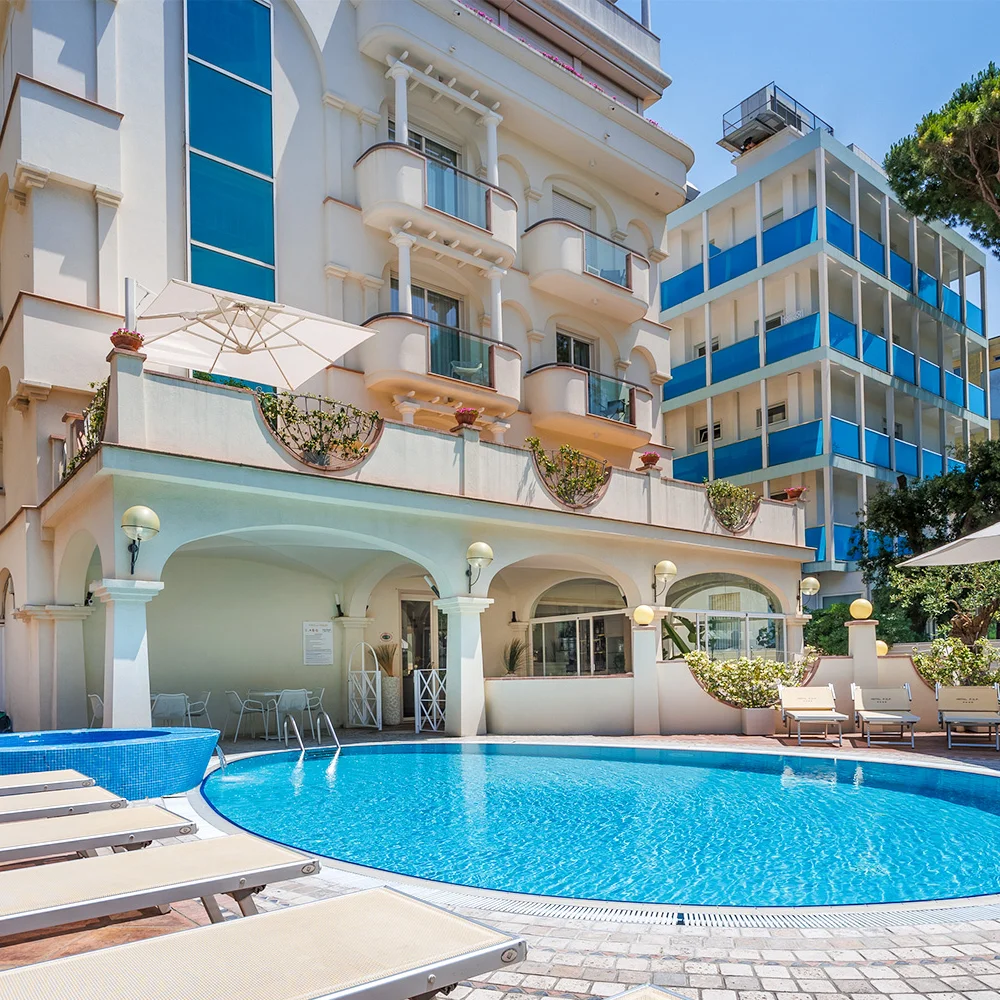 Rimini: 4* hotel se snídaní a bazénem, přímo u pláže - Obrázek 2