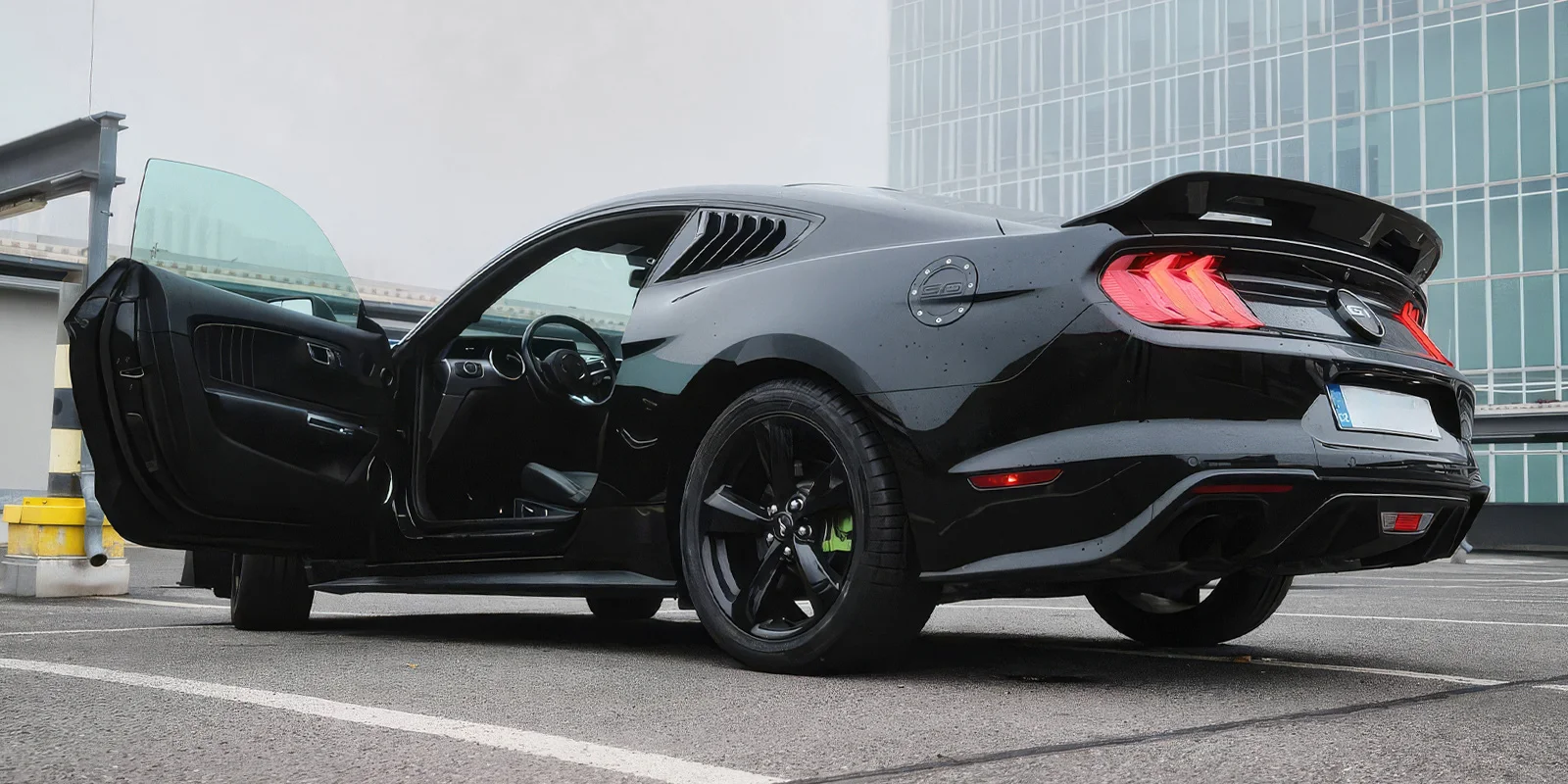 Mustang, Mercedes C63 či BMW M4 na 12–48 hod. - Obrázek 4