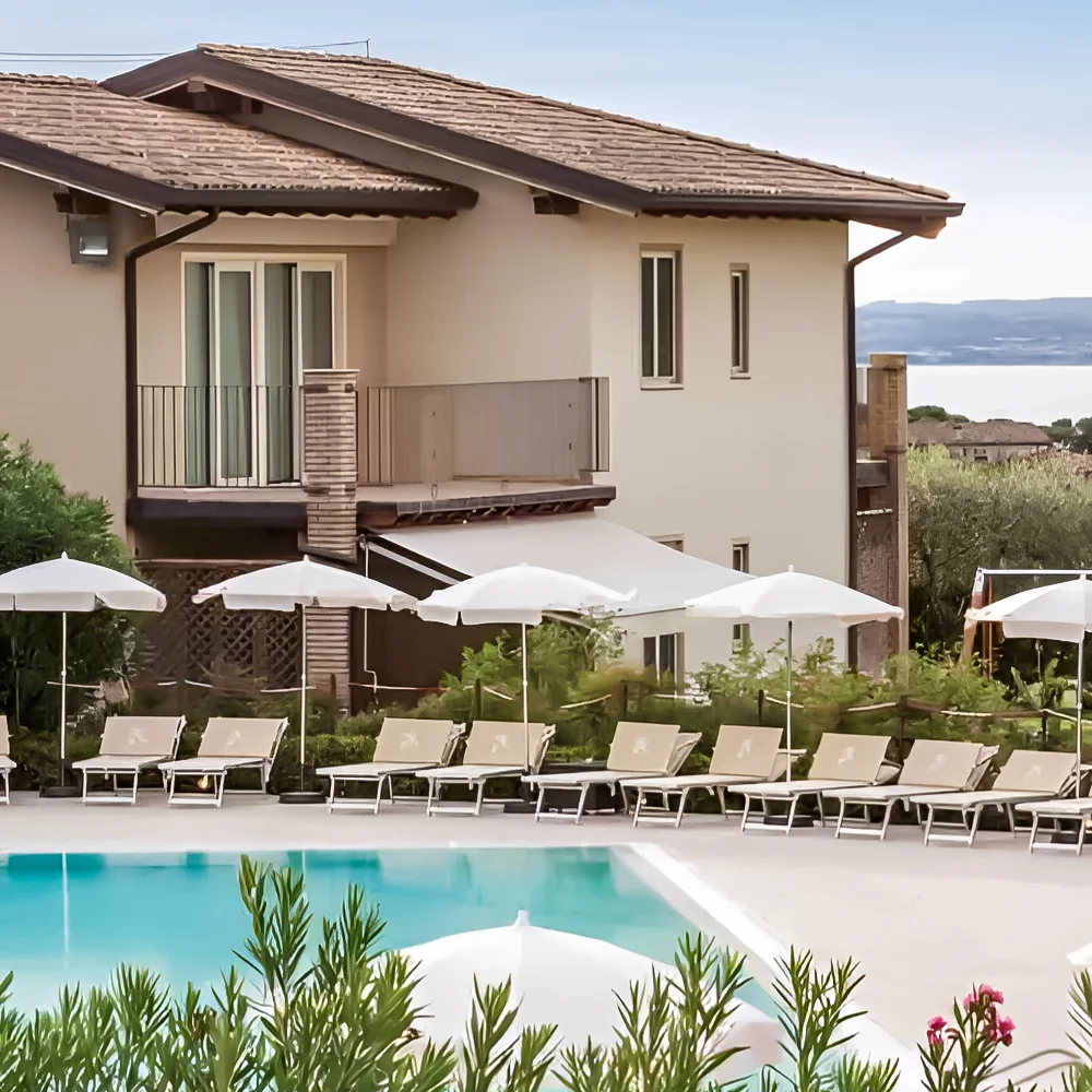 Hotel s výhledem na Lago di Garda: snídaně i bazén - Obrázek 2