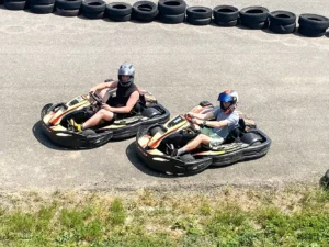 Až dvě 8min. jízdy na motokárách pro děti i dospělé