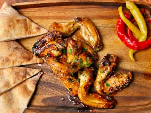 Pečená kuřecí křídla s pizza chlebem pro 1 i 2 osoby