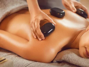 90 nebo 120 min. relaxační masáže lávovými kameny