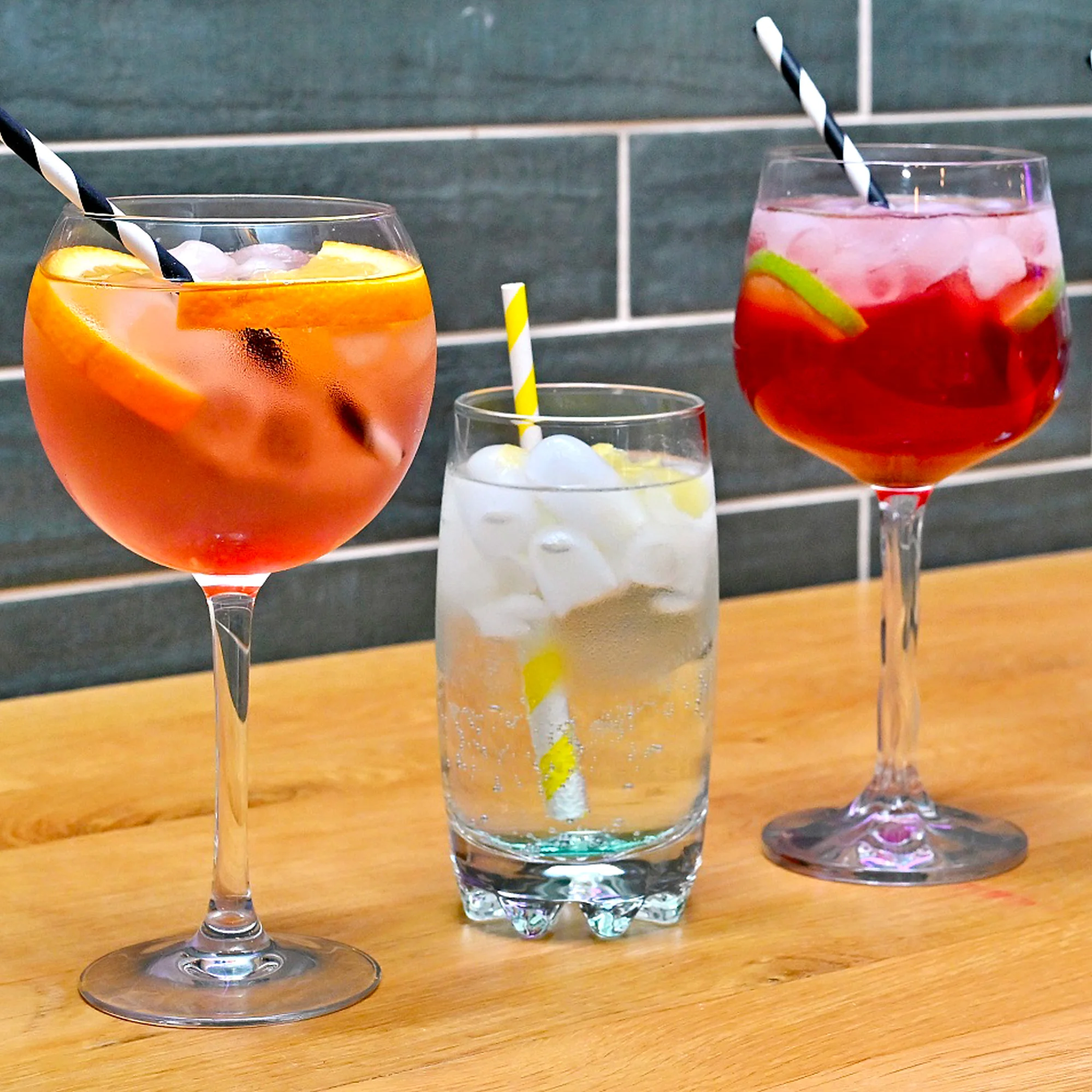 1 nebo až 4 míchané drinky v srdci Karlína - Obrázek 2