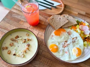 Obědové menu pro 1–2 os: polévka, hlavní chod a limonáda