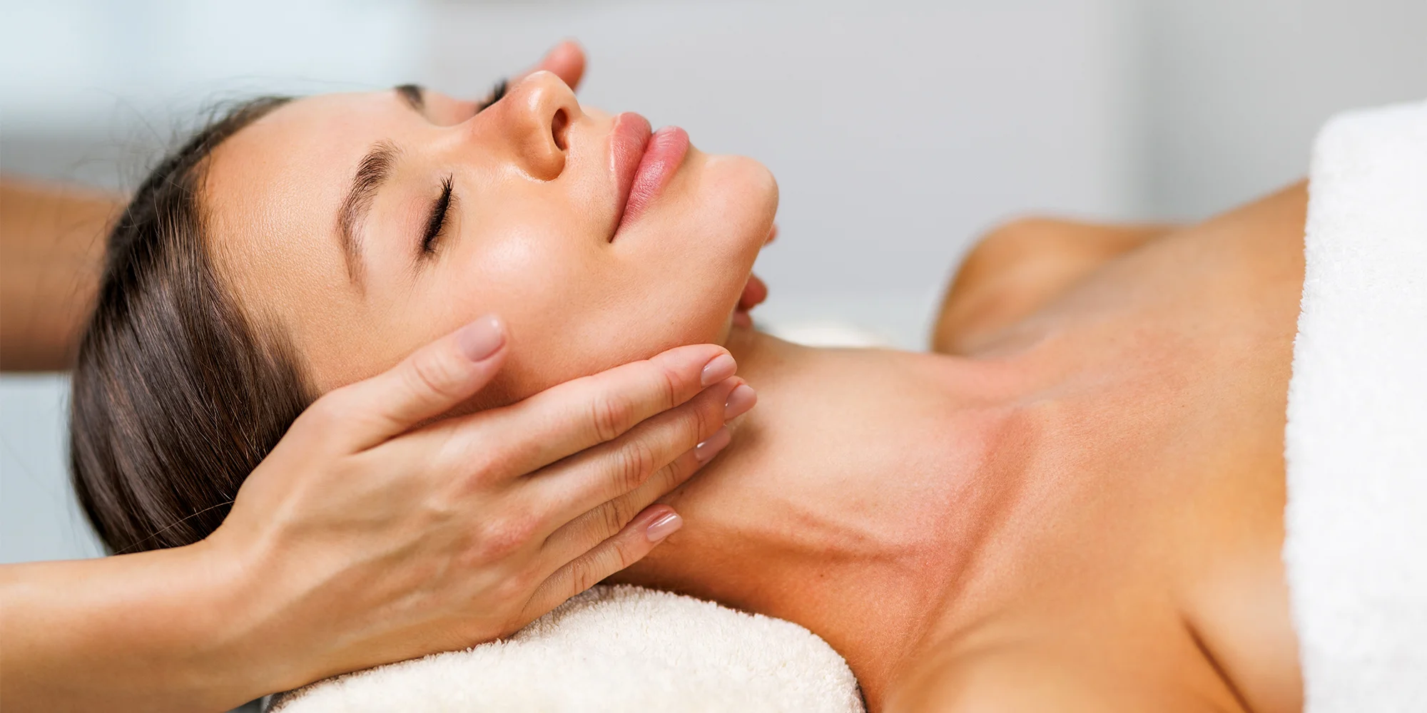 Kosmetika s kmenovými buňkami či laminací obočí