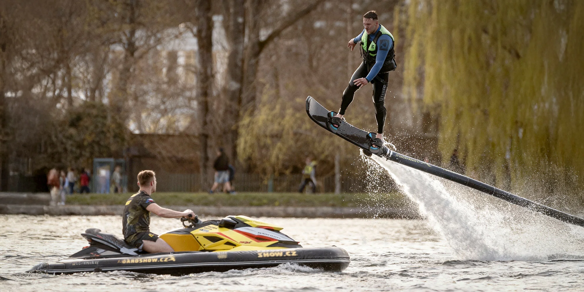 Flyboard, hoverboard, paddleboard, skimboard i e‑foil