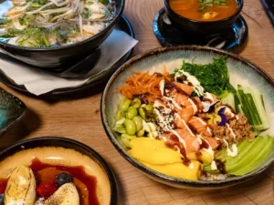 Degustační menu v Nemi pro dva: poke, gyoza i pho