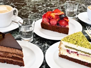 2× káva a dort v secesní kavárně v Obecním domě