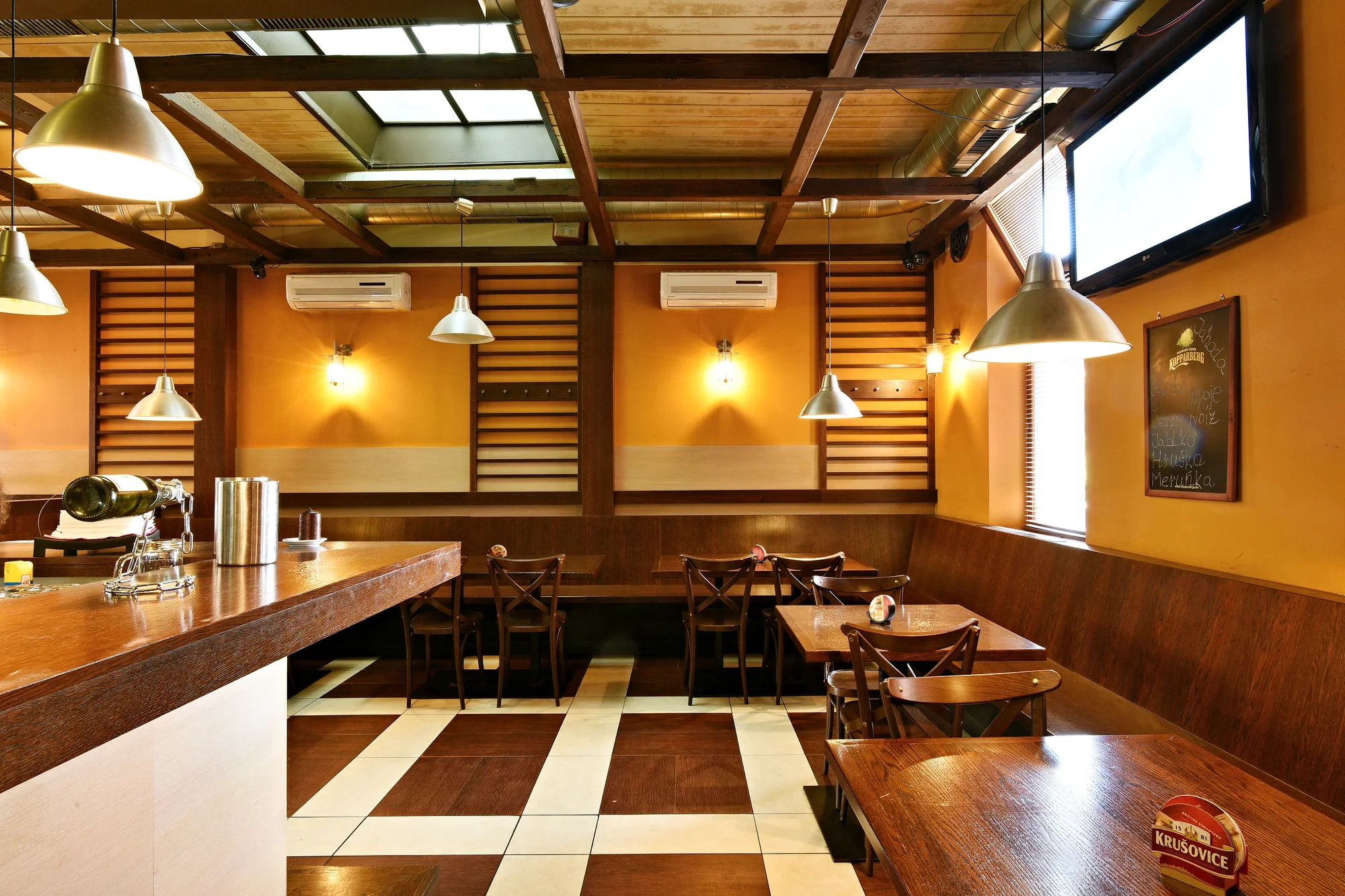 Hovězí nebo kuřecí burger s hranolky a tatarkou - Obrázek 9