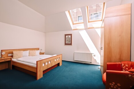 Lázně Velichovky: K-Triumf Resort **** se snídaní, wellness (vířivky, sauna) s výhledem na oboru + občerstvení - Obrázek 2