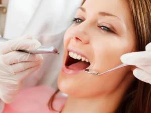 Dentální hygiena včetně pískování Air-flow