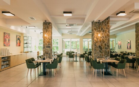 Polské Beskydy: Country Club Żywiec se snídaní/polopenzí + wellness (bazén, vířivka, sauny), posilovna, herna - Obrázek 2