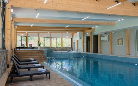 Polské Beskydy: Country Club Żywiec se snídaní/polopenzí + wellness (bazén, vířivka, sauny), posilovna, herna - Obrázek 6