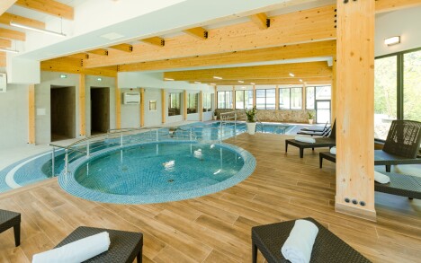 Polské Beskydy: Country Club Żywiec se snídaní/polopenzí + wellness (bazén, vířivka, sauny), posilovna, herna - Obrázek 7