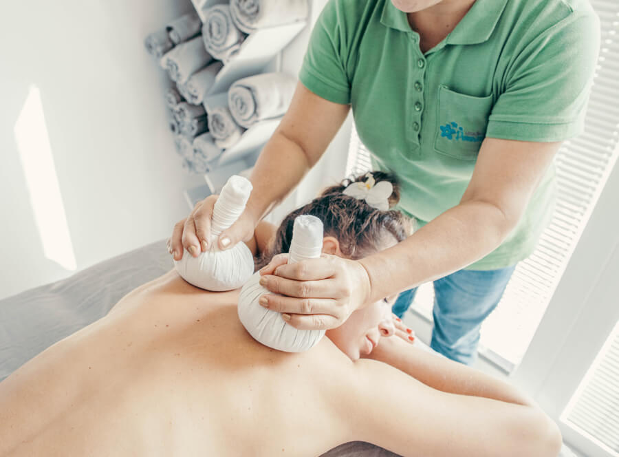 Uklidňující či energizující masáž bylinnými měšci - Obrázek 2