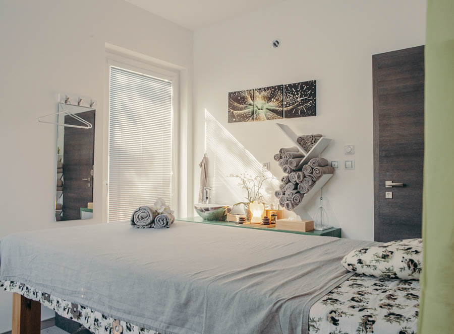 Uklidňující masáž od dvou masérek najednou - Obrázek 2