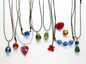 Na den sklářem – tvoření figurek a vinutek