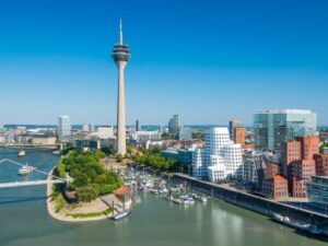 Německo: Pobyt v Hotelu Hilton Düsseldorf jen pár kroků od Rýna a blízko centra + snídaně formou bufetu