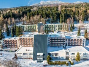 Hrubý Jeseník: Resort Dlouhé Stráně ***superior v Horní budově se snídaní/polopenzí + možnost wellness