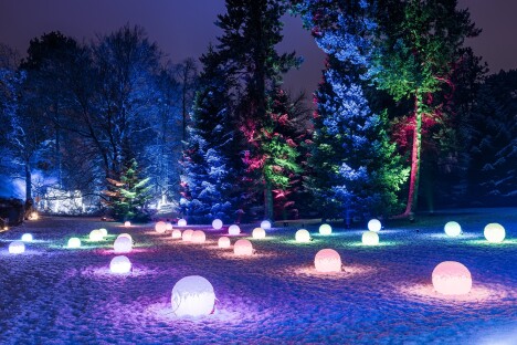 Adventní Drážďany: Vánoční zahrada na zámku Pillnitz se světelnými instalacemi + ubytování v prémiovém hotelu - Obrázek 4