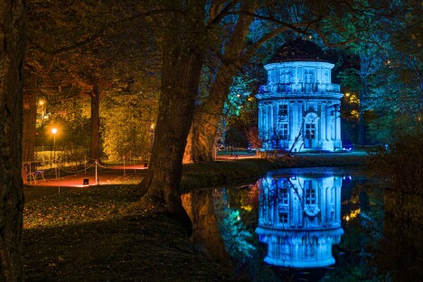 Adventní Drážďany: Vánoční zahrada na zámku Pillnitz se světelnými instalacemi + ubytování v prémiovém hotelu - Obrázek 9