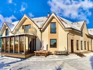 Národní park Vysoké Tatry blízko ski areálů: Nová Lesná ve Vile Lesana se snídaní + víno a sleva do aquaparku