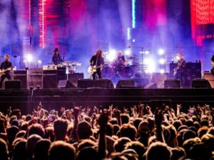 Foo Fighters živě v Mnichově v rámci TAKE COVER TOUR 2026: vstup na koncert + ubytování v prémiovém hotelu