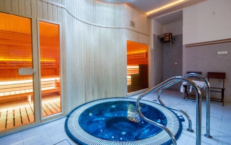 Maďarsko blízko lázní na zámku Batthyány Kúria **** s neomezeným termálním wellness, polopenzí a animacemi - Obrázek 4