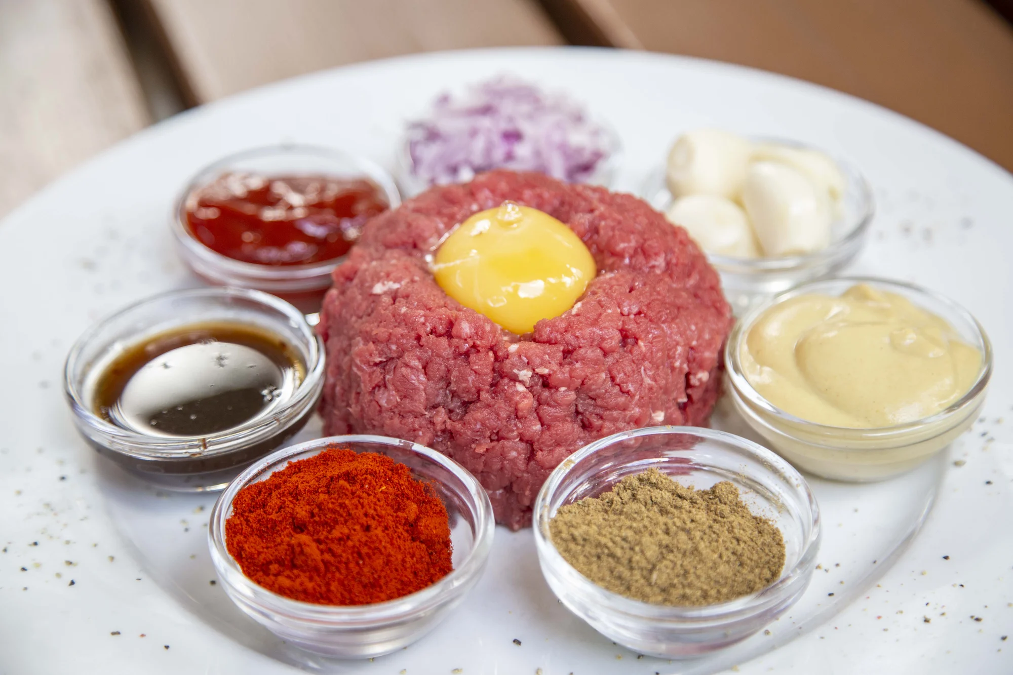 200 nebo 500 g tataráku z mladého býčka a topinky - Obrázek 6