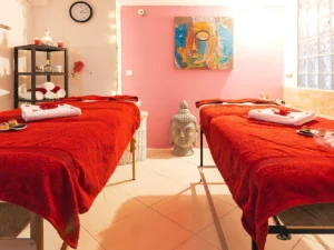 Masáž lávovými kameny, horkým olejem i s čokoládou