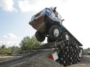 15–60 minut drtivé jízdy v kabině giganta Tatra