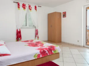 Chorvatsko: apartmány s bazénem, na pláž 400 m