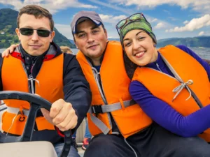 Zapůjčení motorového člunu na Lipně na 1,5 hod.