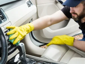 Kompletní čištění interiéru auta: tepování i dezinfekce