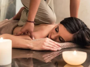 Aroma olejová či bylinná masáž i mantra 4 rukou