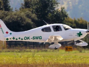 Romantický let pro dva letadlem Cirrus SR 20 a sekt