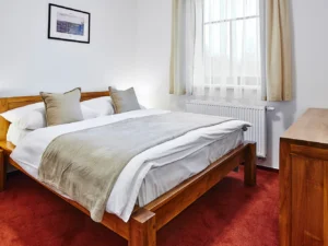 Pobyt v Mníšku pod Brdy se snídaní či polopenzí