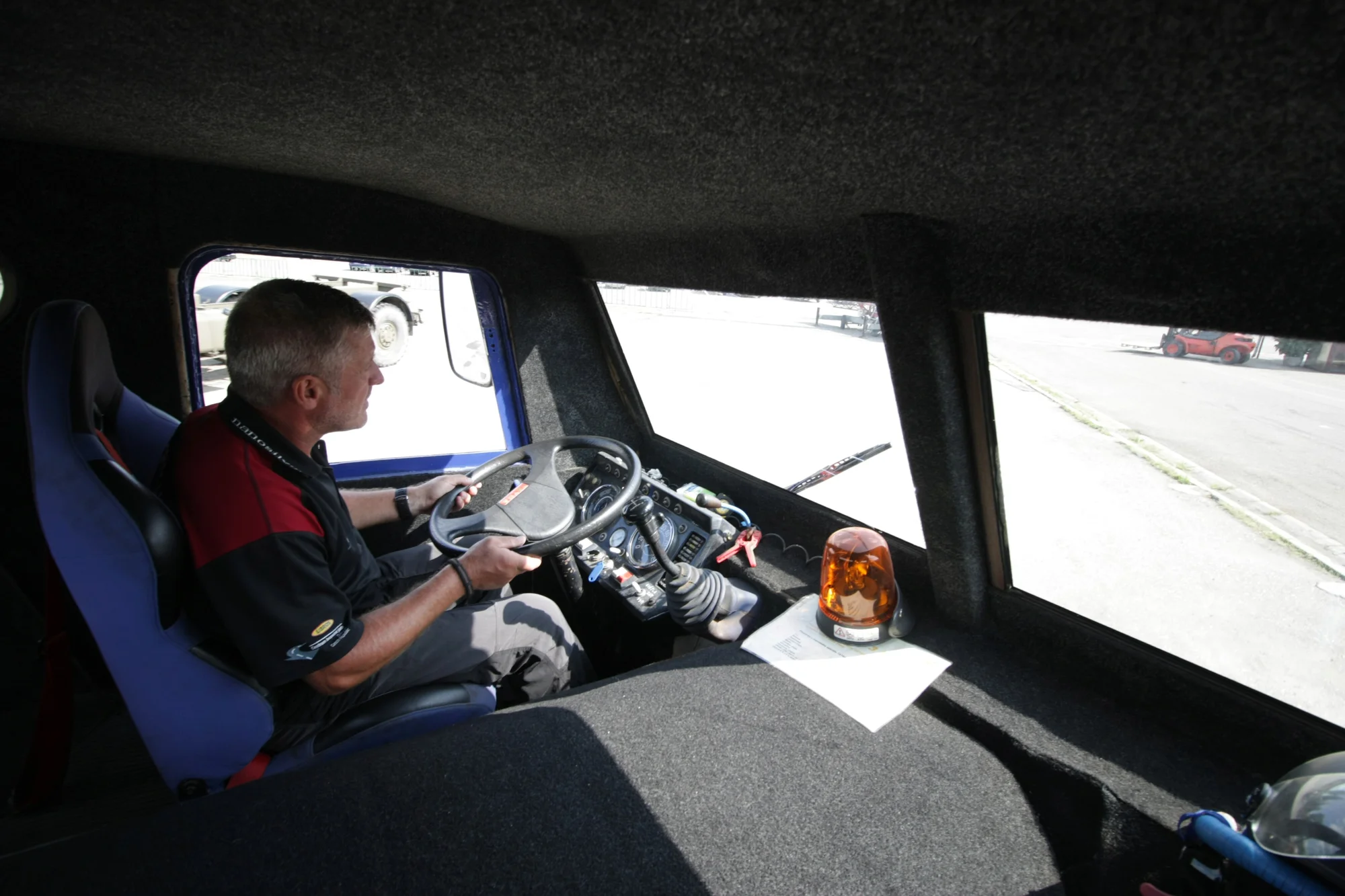 15–60 minut drtivé jízdy v kabině giganta Tatra - Obrázek 6